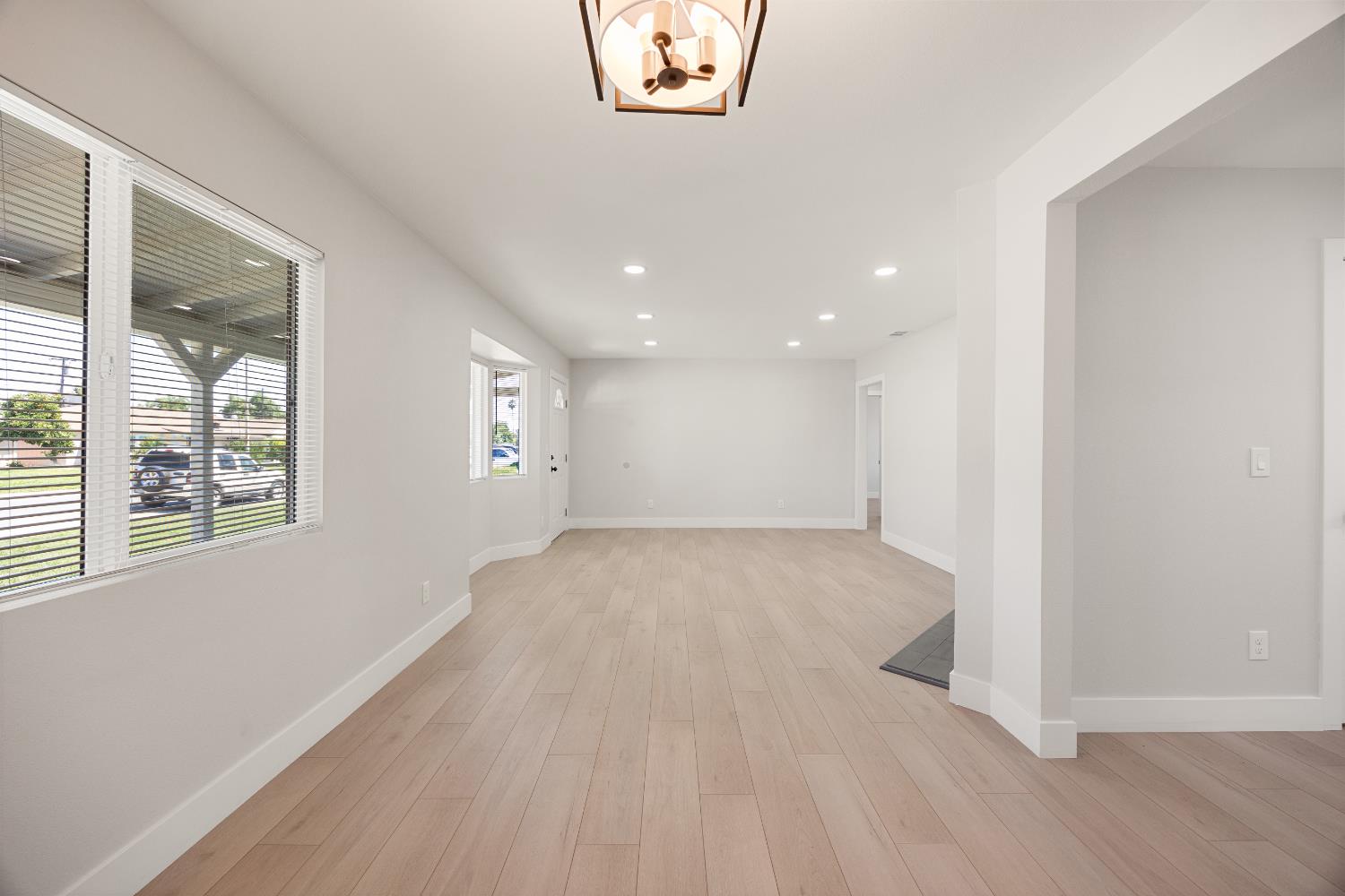 Detail Gallery Image 8 of 35 For 6237 San Martin St, North Highlands,  CA 95660 - 4 Beds | 2 Baths
