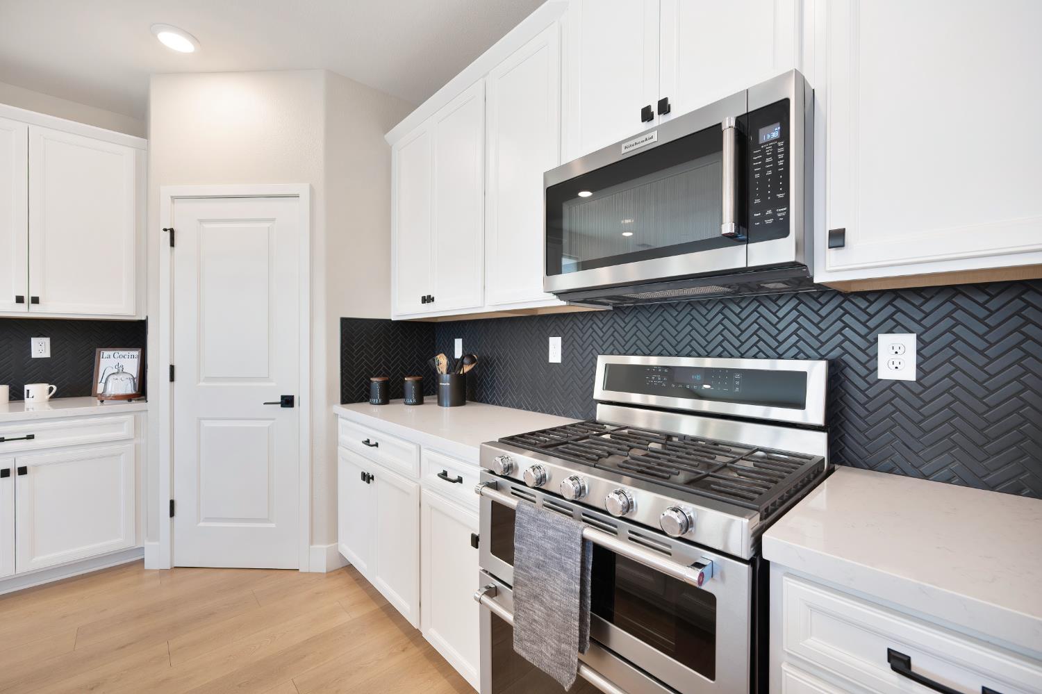 Detail Gallery Image 5 of 32 For 140 Tortosa Ct, Lincoln,  CA 95648 - 4 Beds | 2 Baths