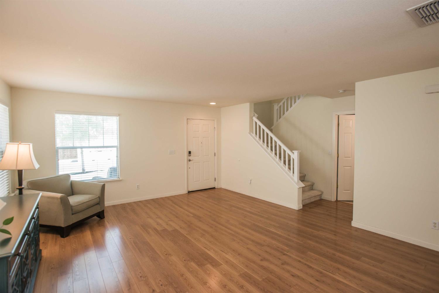 Detail Gallery Image 4 of 68 For 2210 Arnold Dr, Rocklin,  CA 95765 - 4 Beds | 2/1 Baths
