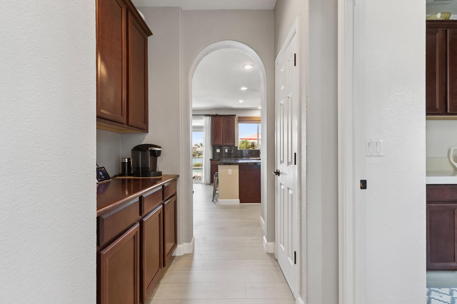 Detail Gallery Image 13 of 67 For 3021 Edgeview Dr, Modesto,  CA 95355 - 5 Beds | 3/1 Baths