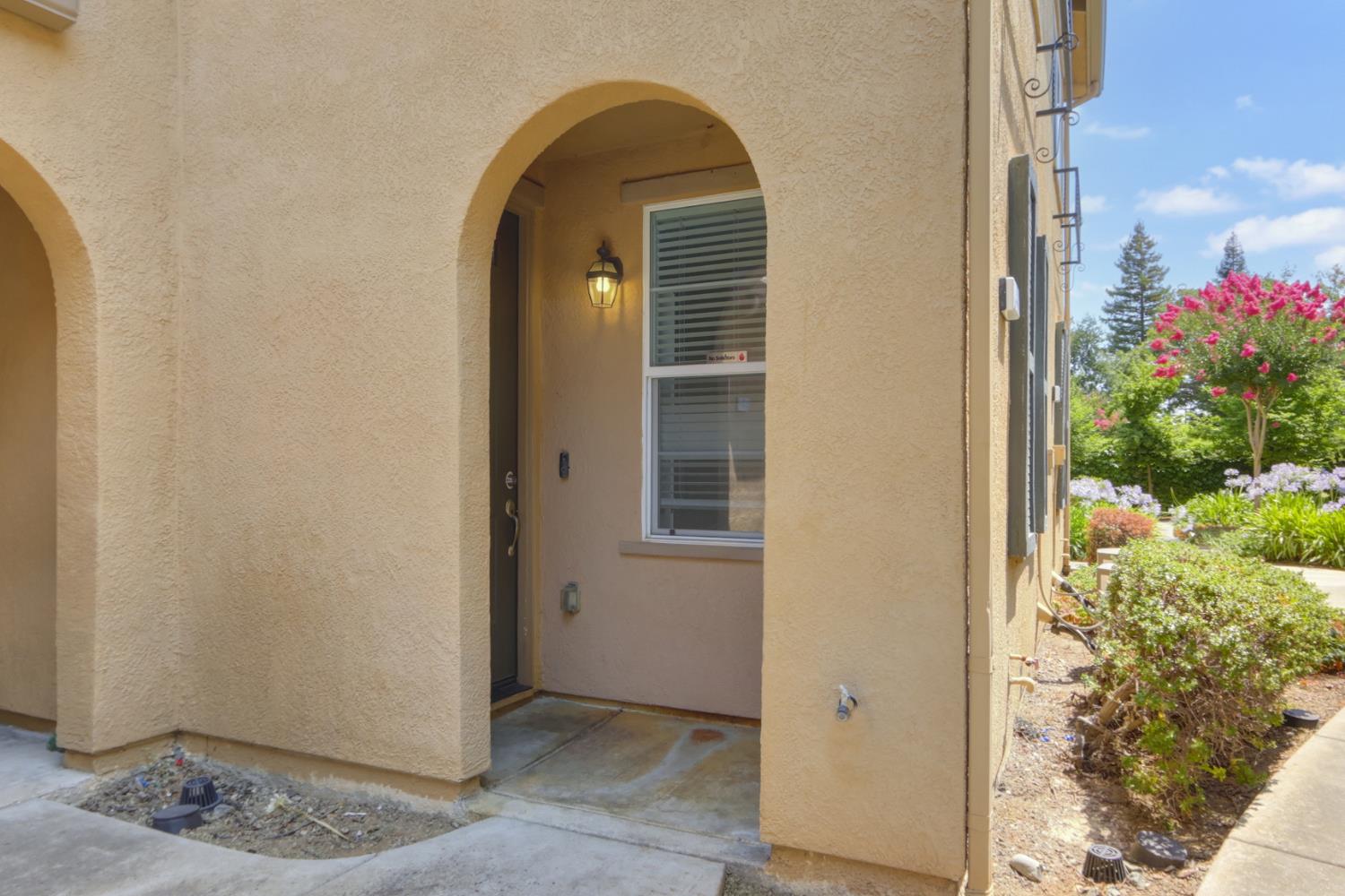 Detail Gallery Image 4 of 38 For 8444 Crystal Walk Cir #72,  Elk Grove,  CA 95758 - 2 Beds | 2 Baths