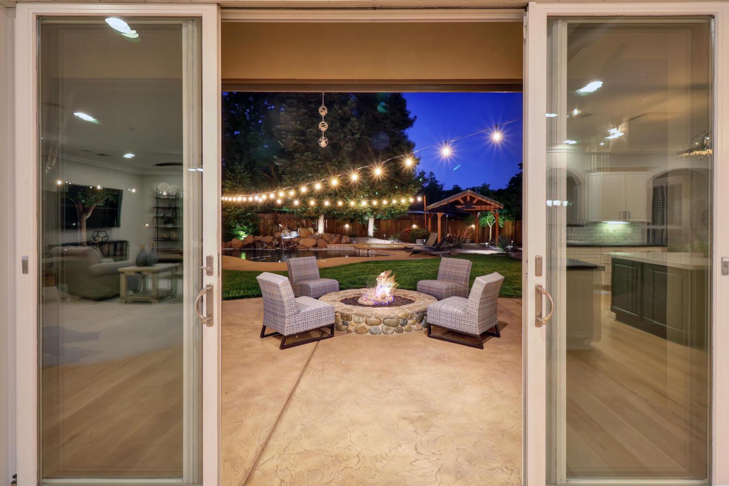 Detail Gallery Image 10 of 72 For 4900 Saint Augustine Dr, Elk Grove,  CA 95758 - 4 Beds | 4 Baths