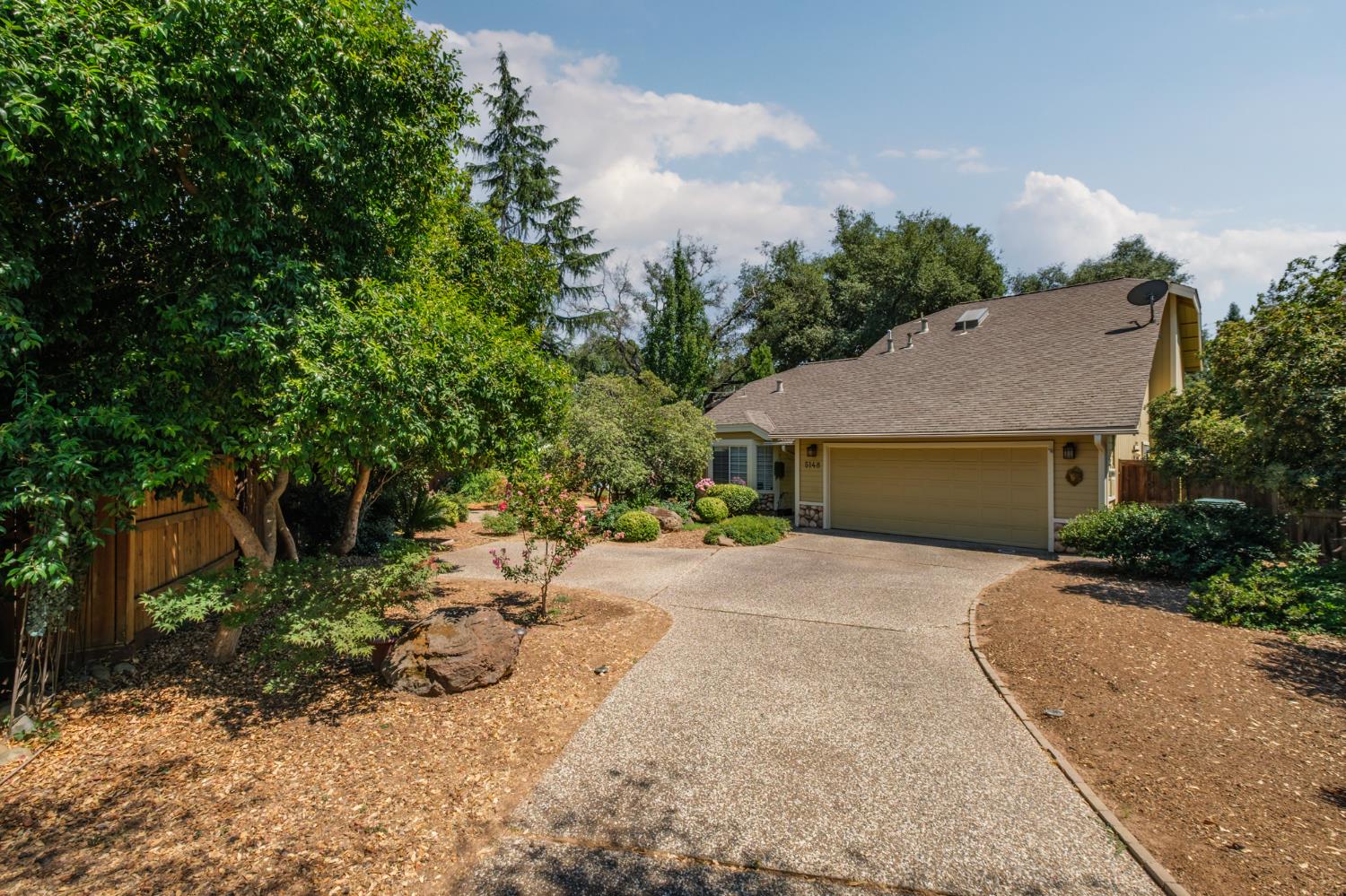 Detail Gallery Image 2 of 63 For 5148 Walnut Place Ln, Carmichael,  CA 95608 - 3 Beds | 2 Baths