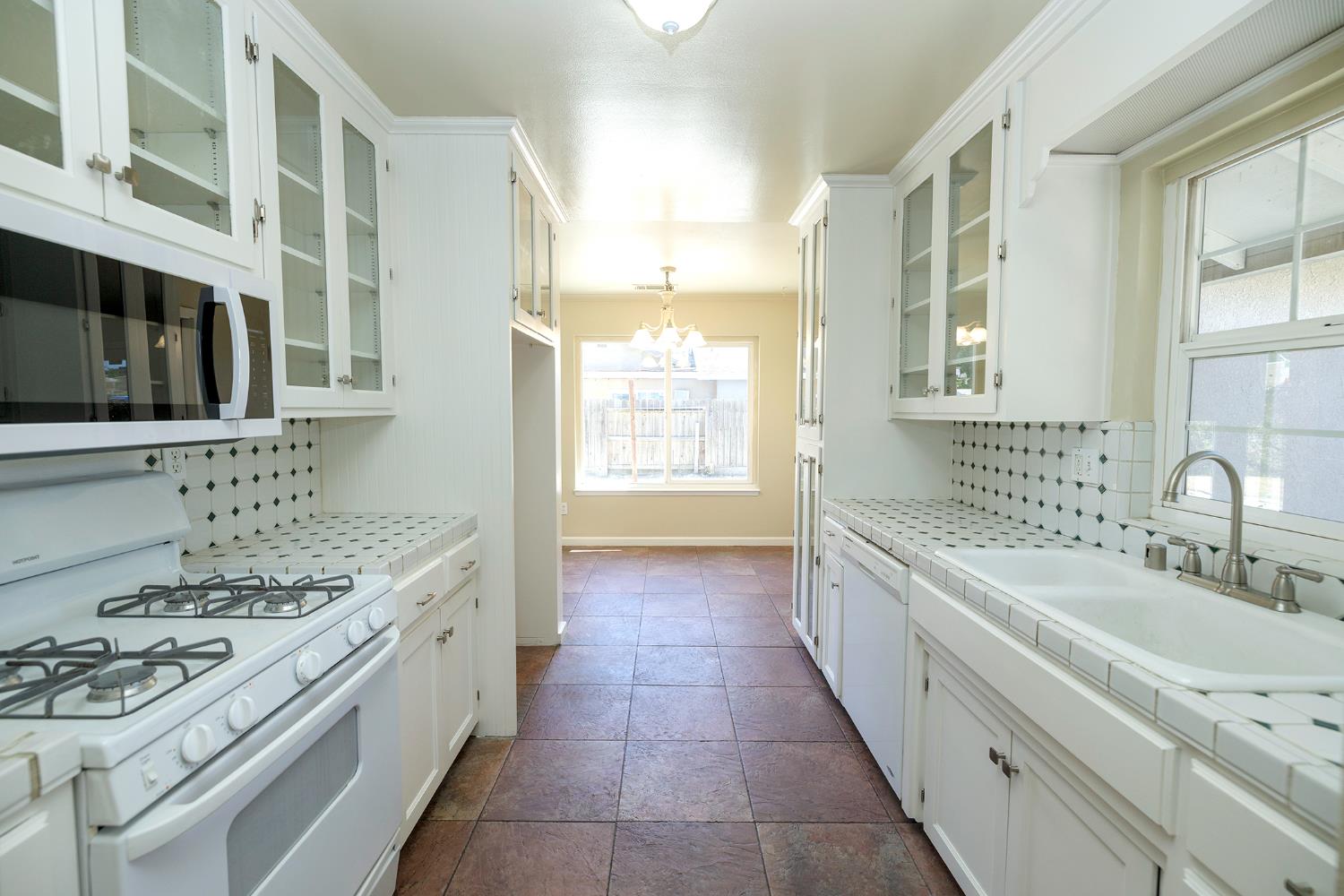 Detail Gallery Image 20 of 42 For 2020 Preston Ln, Modesto,  CA 95355 - 3 Beds | 2 Baths