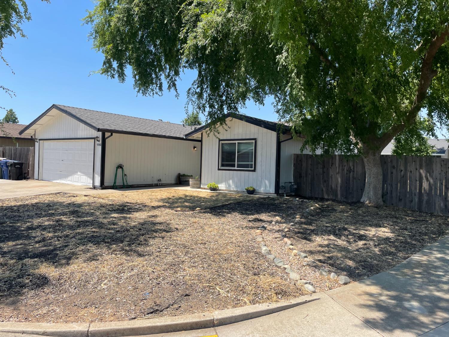 Detail Gallery Image 1 of 32 For 9185 Clendenen Way, Sacramento,  CA 95826 - 3 Beds | 2 Baths