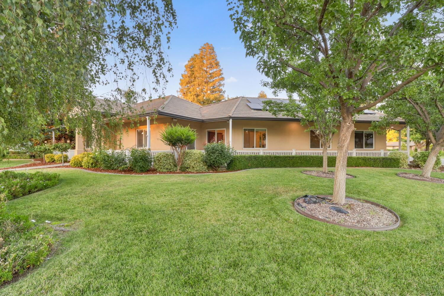 Detail Gallery Image 7 of 72 For 4900 Saint Augustine Dr, Elk Grove,  CA 95758 - 4 Beds | 4 Baths