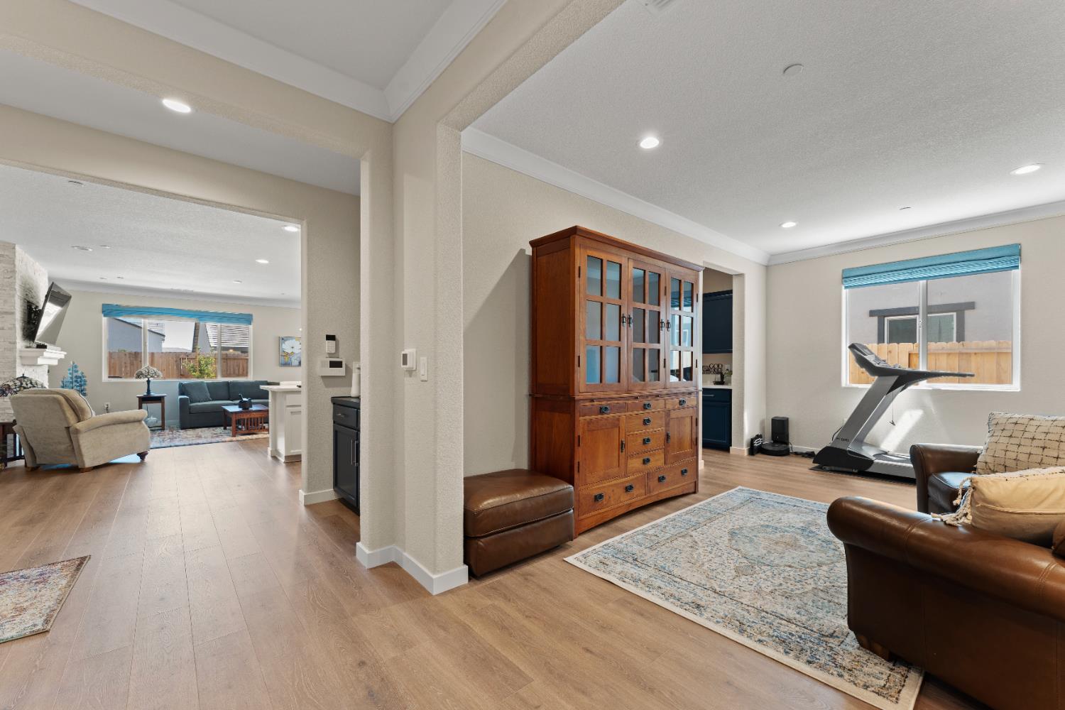Detail Gallery Image 4 of 37 For 4363 Borderlands Dr, Rancho Cordova,  CA 95742 - 3 Beds | 3 Baths