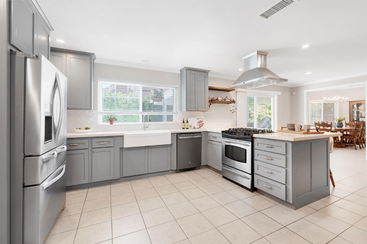 Detail Gallery Image 14 of 31 For 700 Fairview Dr, Woodland,  CA 95695 - 4 Beds | 2/1 Baths