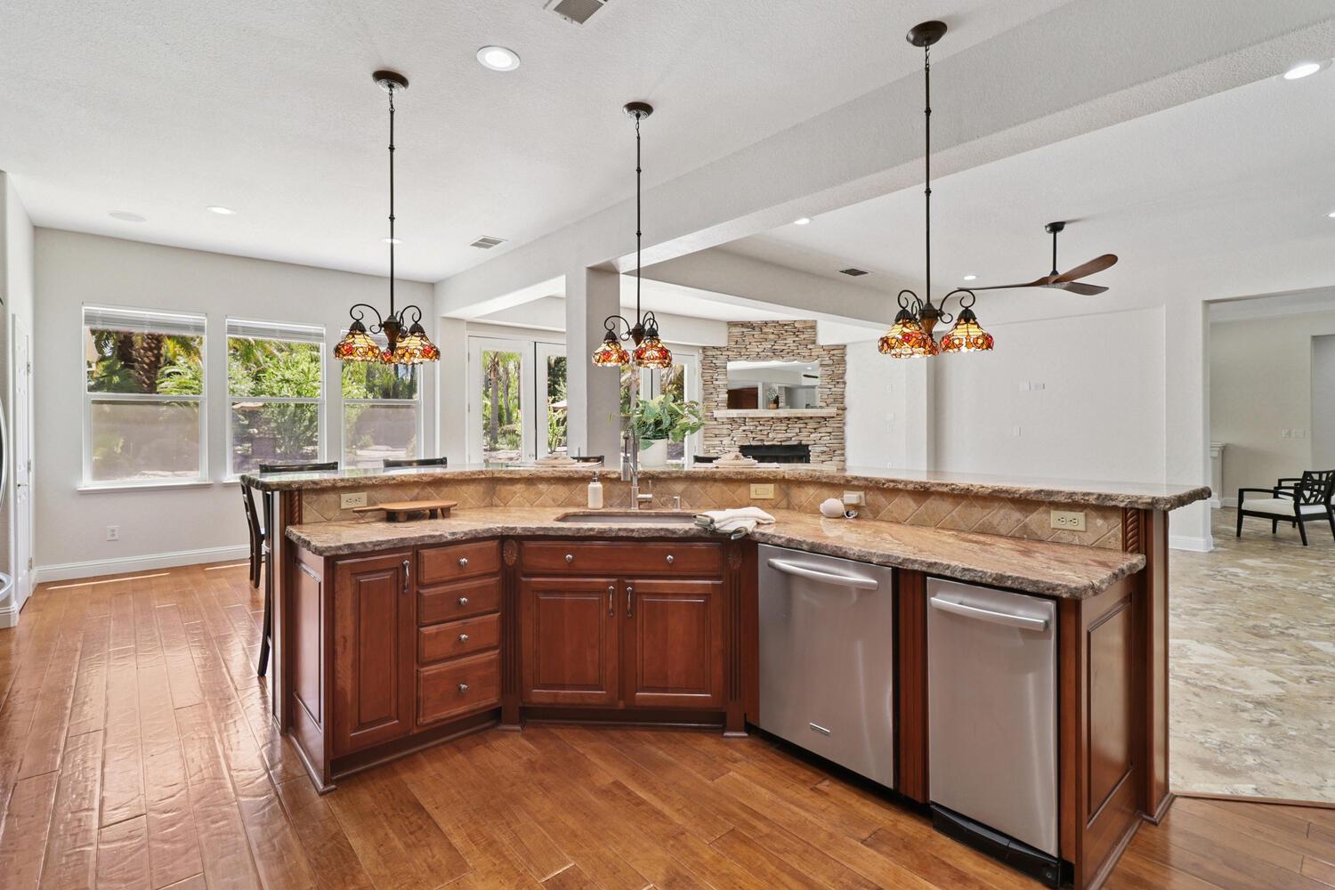 Detail Gallery Image 26 of 92 For 9896 Silvergate Ln, Elk Grove,  CA 95624 - 5 Beds | 3 Baths