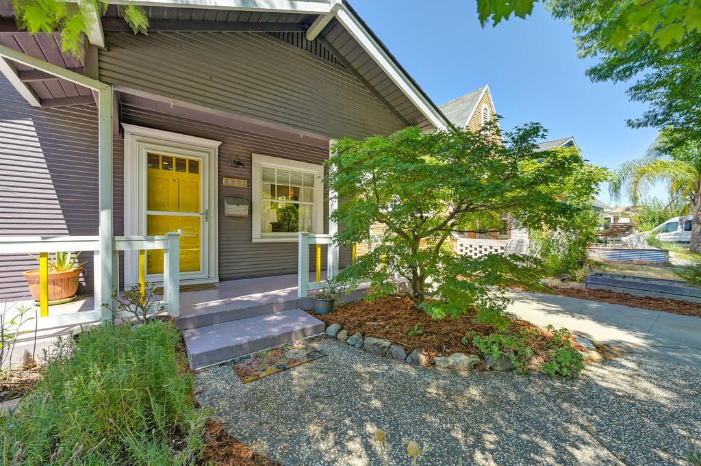 Detail Gallery Image 9 of 53 For 2232 Gerber Ave, Sacramento,  CA 95817 - 3 Beds | 2 Baths