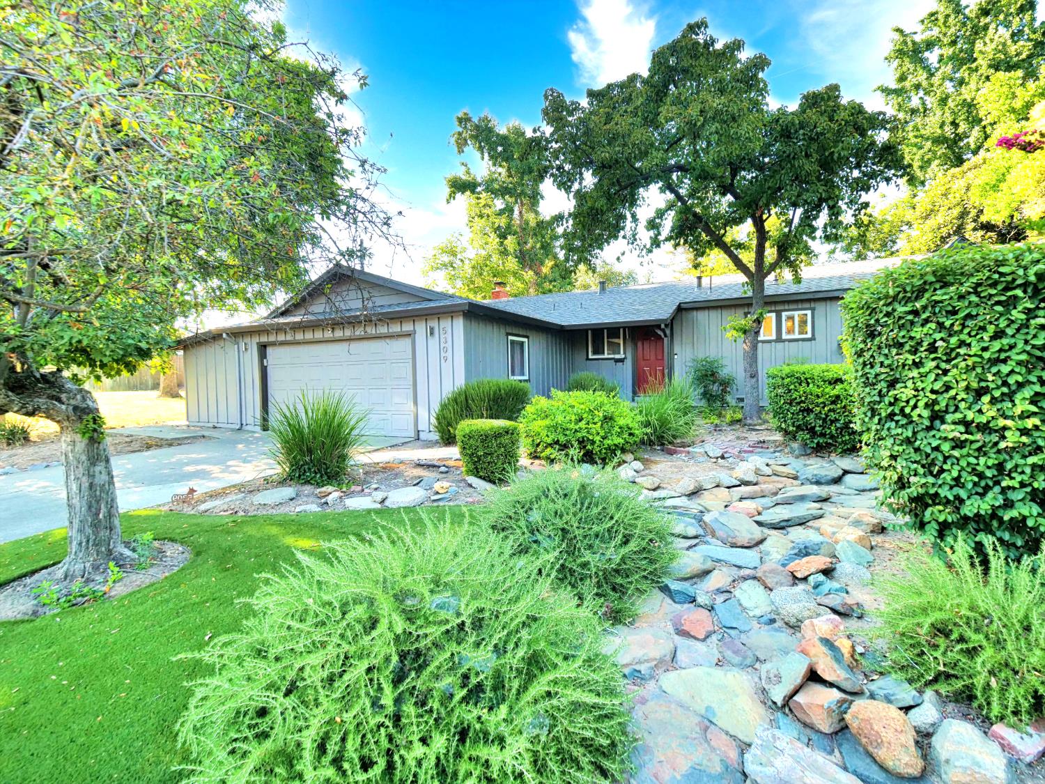 Detail Gallery Image 1 of 12 For 5309 Grant Ave, Carmichael,  CA 95608 - 3 Beds | 3 Baths