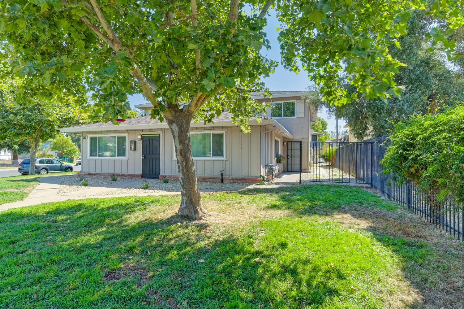 Detail Gallery Image 3 of 18 For 2400 Cava Ct, Sacramento,  CA 95825 - – Beds | – Baths