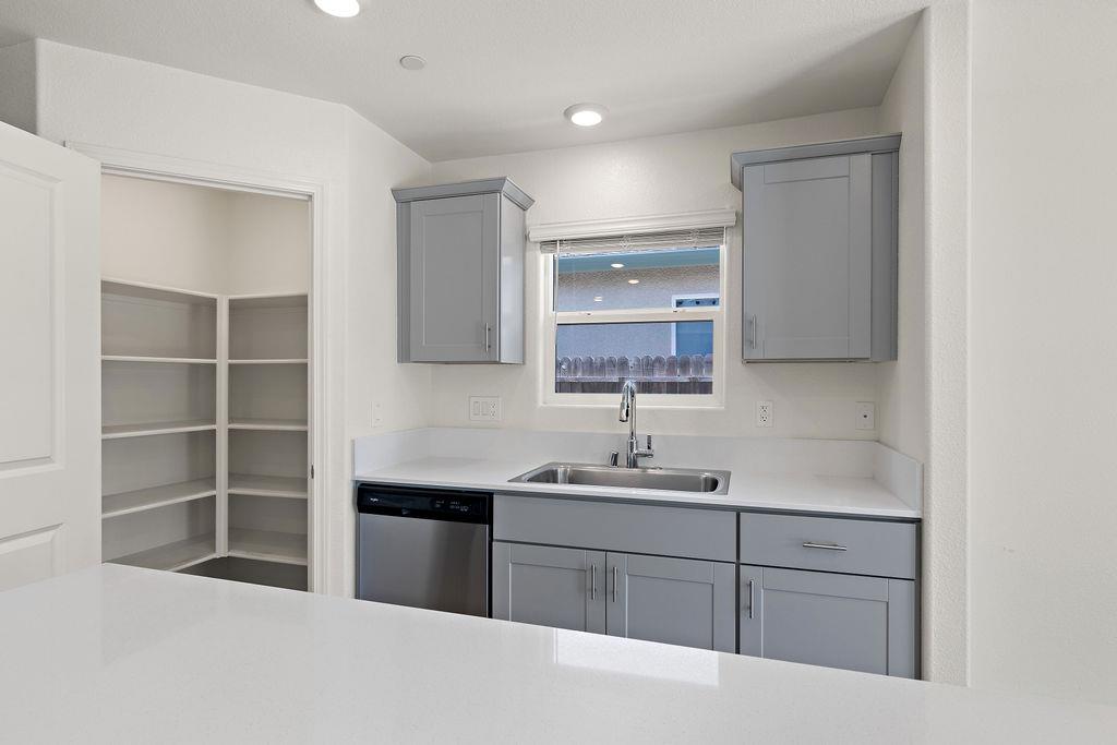 Detail Gallery Image 14 of 37 For 12084 Royal Ct, Waterford,  CA 95386 - 4 Beds | 2 Baths