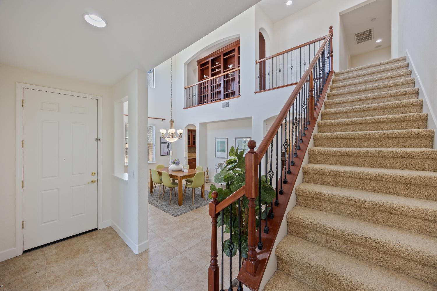 Detail Gallery Image 34 of 78 For 6904 Rio Tejo Way, Elk Grove,  CA 95757 - 5 Beds | 3 Baths