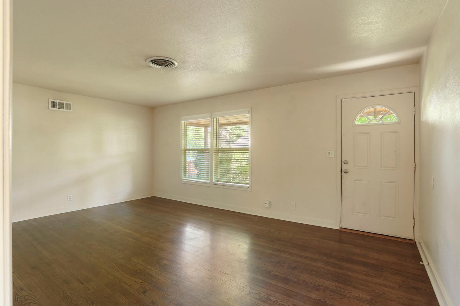 Detail Gallery Image 10 of 60 For 503 E Essex St, Stockton,  CA 95204 - 4 Beds | 2 Baths