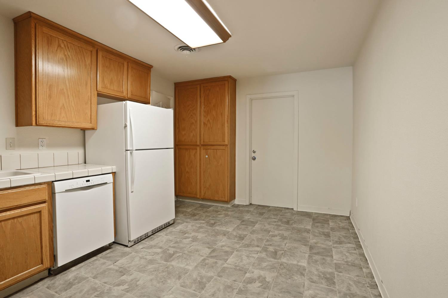 Detail Gallery Image 14 of 60 For 503 E Essex St, Stockton,  CA 95204 - 4 Beds | 2 Baths