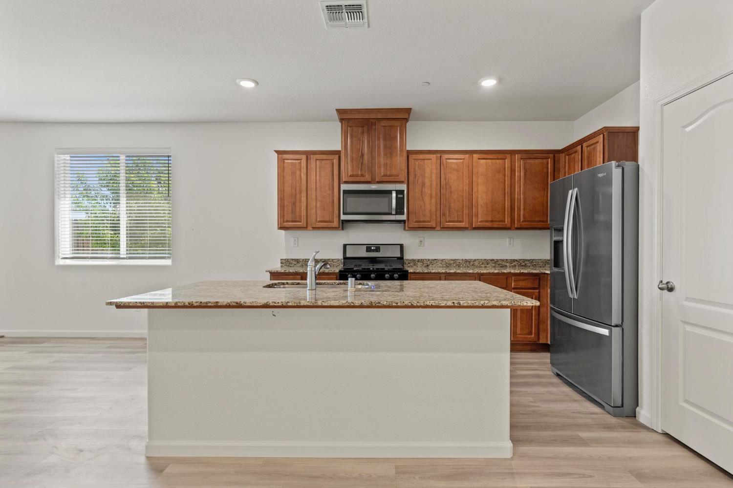 Detail Gallery Image 5 of 41 For 2363 Redgold St, Marysville,  CA 95901 - 4 Beds | 2 Baths
