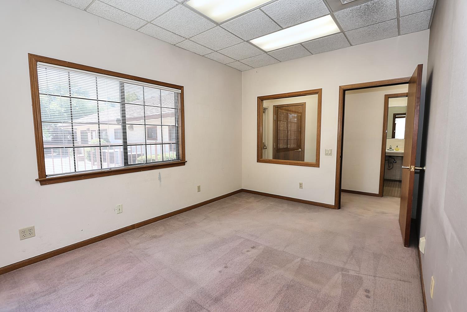 Detail Gallery Image 23 of 51 For 1601 Executive Ct, Sacramento,  CA 95864 - – Beds | – Baths