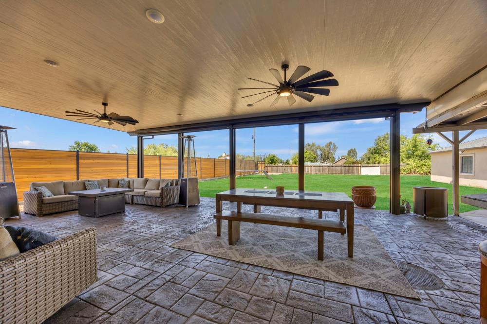 Detail Gallery Image 4 of 64 For 7311 2nd St, Rio Linda,  CA 95673 - 4 Beds | 2 Baths