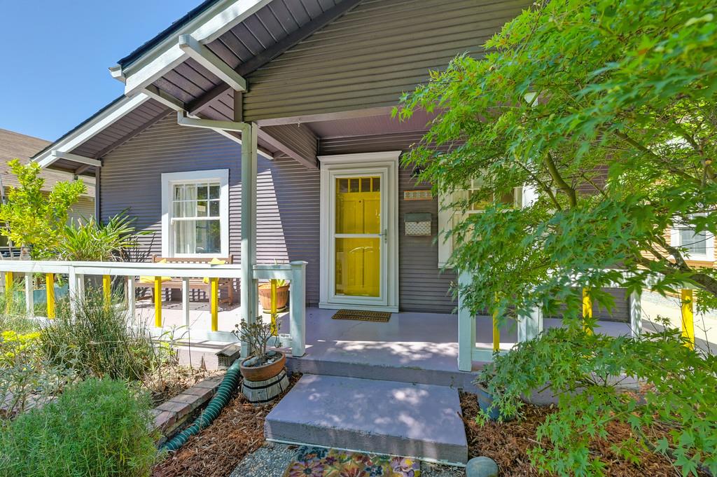 Detail Gallery Image 8 of 53 For 2232 Gerber Ave, Sacramento,  CA 95817 - 3 Beds | 2 Baths