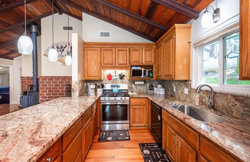 Detail Gallery Image 10 of 37 For 4505 Ingot Ln, Garden Valley,  CA 95633 - 3 Beds | 2 Baths