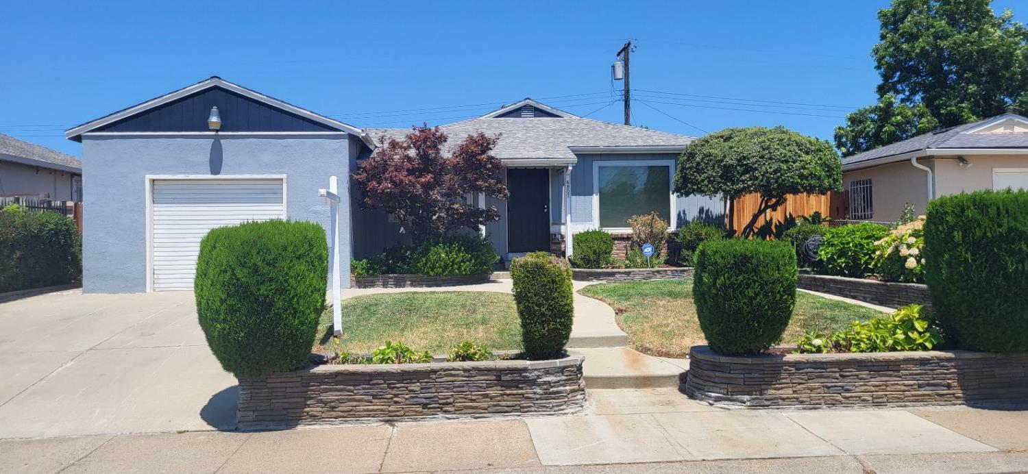 Detail Gallery Image 1 of 8 For 6801 38th Ave, Sacramento,  CA 95824 - 3 Beds | 1 Baths