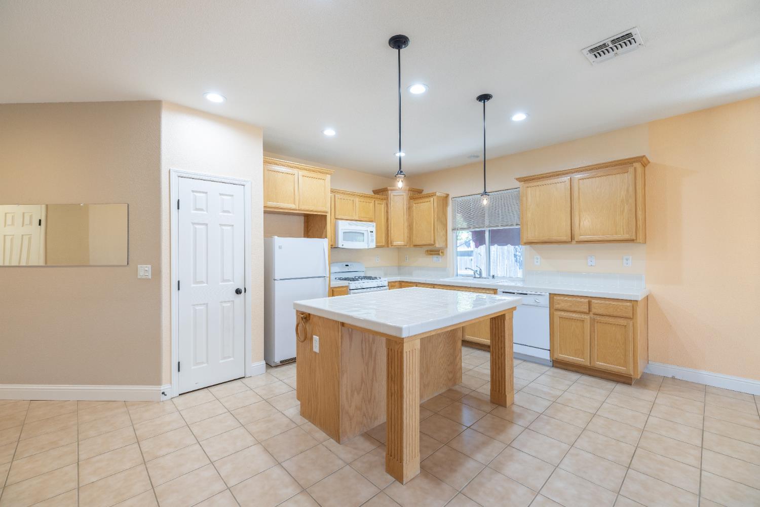 Detail Gallery Image 15 of 66 For 12241 Conservancy Way, Rancho Cordova,  CA 95742 - 3 Beds | 2 Baths