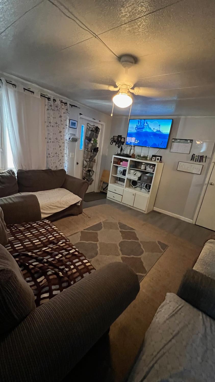 Detail Gallery Image 2 of 16 For 436 N Mercey Springs Rd 69, Los Banos,  CA 93635 - 2 Beds | 1/1 Baths