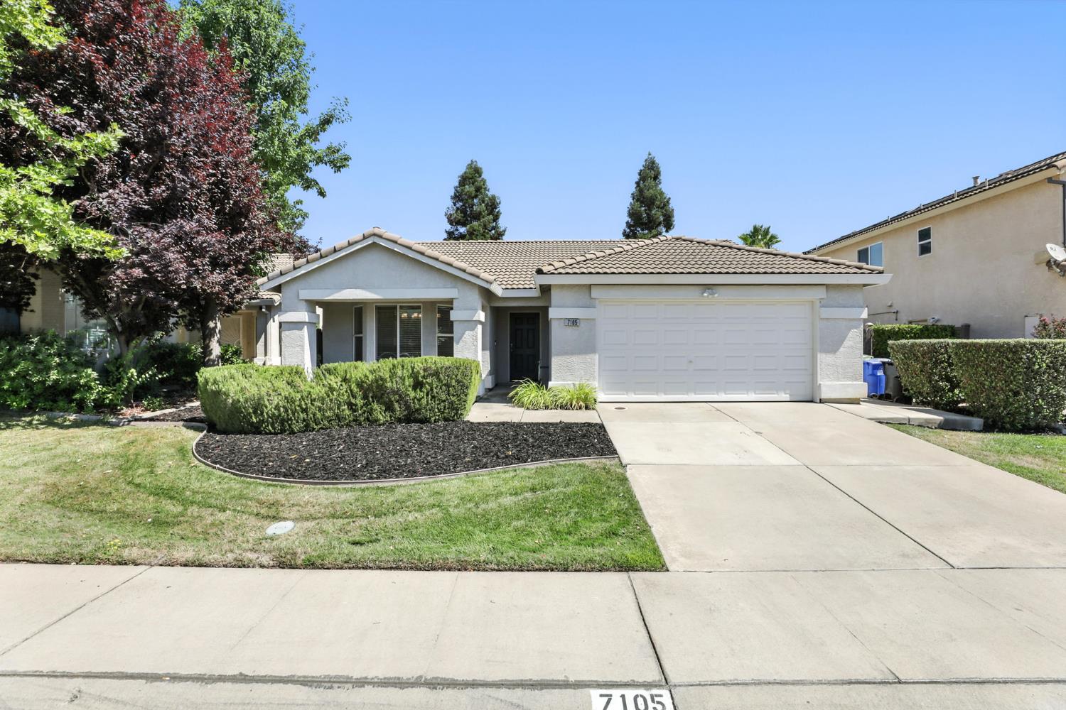 Detail Gallery Image 2 of 31 For 7105 Prazzo Way, Elk Grove,  CA 95757 - 3 Beds | 2 Baths