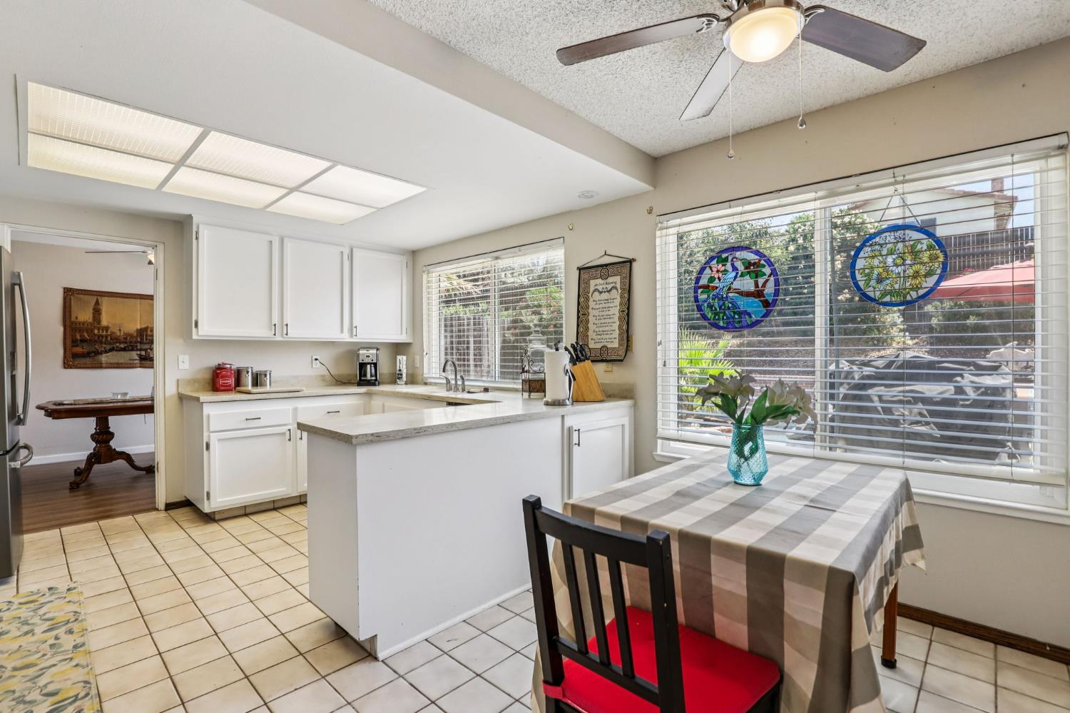 Detail Gallery Image 20 of 55 For 8058 Mesa Oak Way, Citrus Heights,  CA 95610 - 5 Beds | 3 Baths