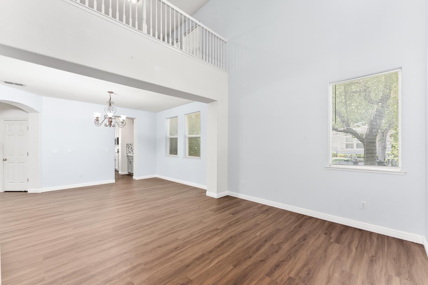 Detail Gallery Image 10 of 68 For 6279 Pine Meadow Cir, Stockton,  CA 95219 - 5 Beds | 3 Baths
