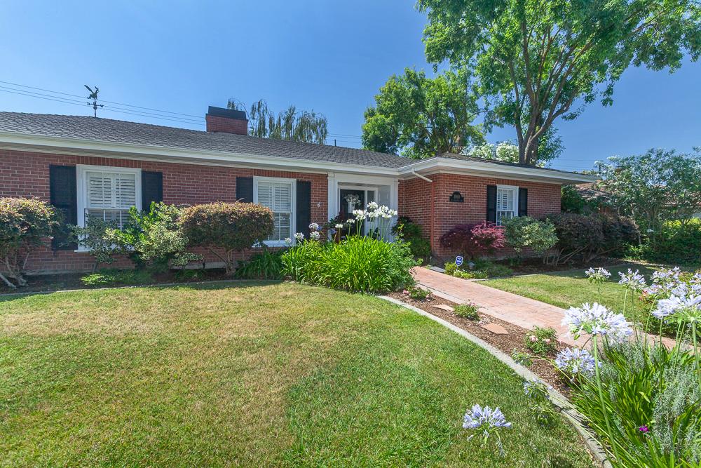 Detail Gallery Image 5 of 73 For 1060 W Monterey Ave, Stockton,  CA 95204 - 4 Beds | 3 Baths