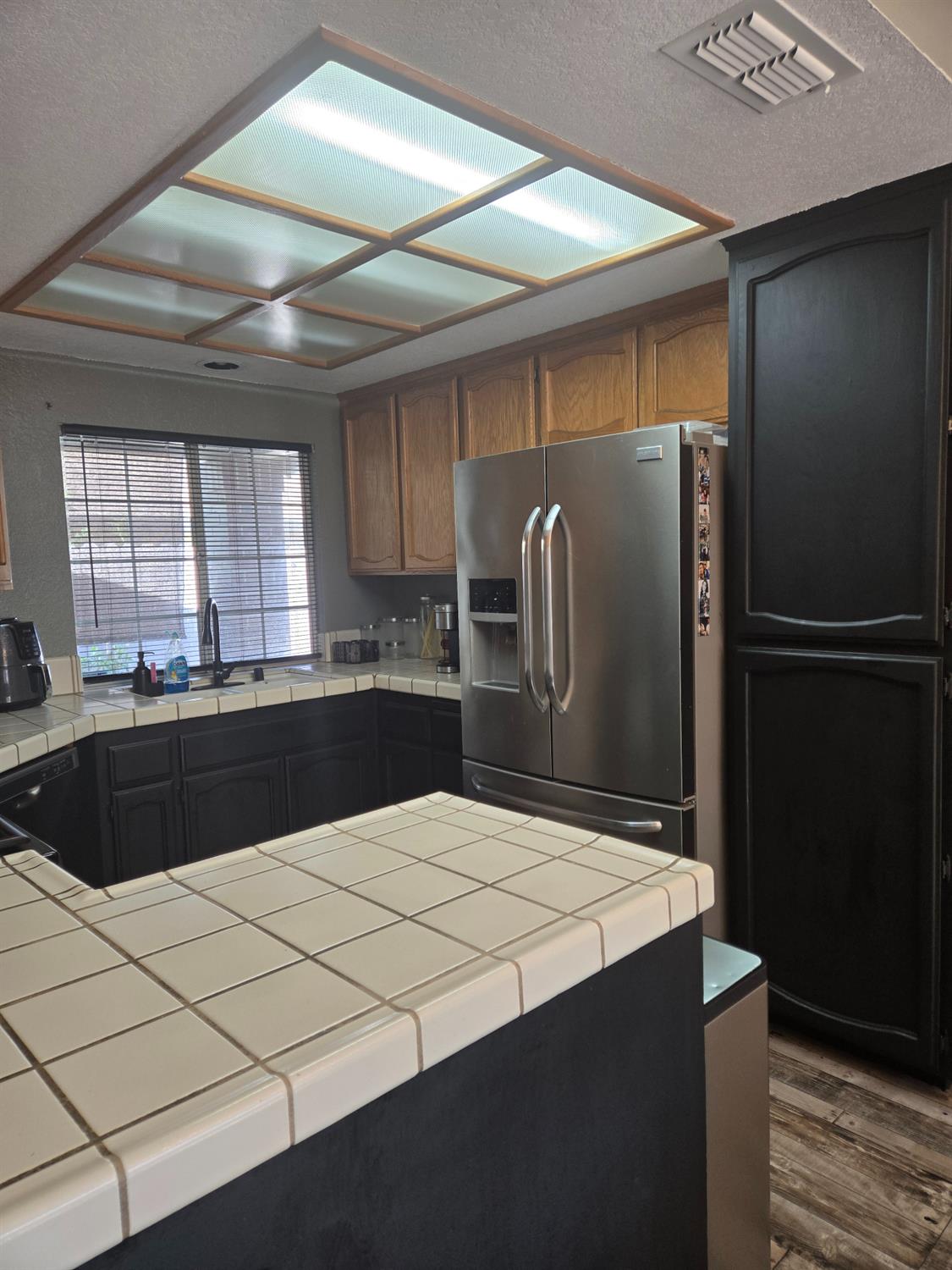 Detail Gallery Image 8 of 25 For 9388 Allendale Way, Sacramento,  CA 95829 - 3 Beds | 2 Baths