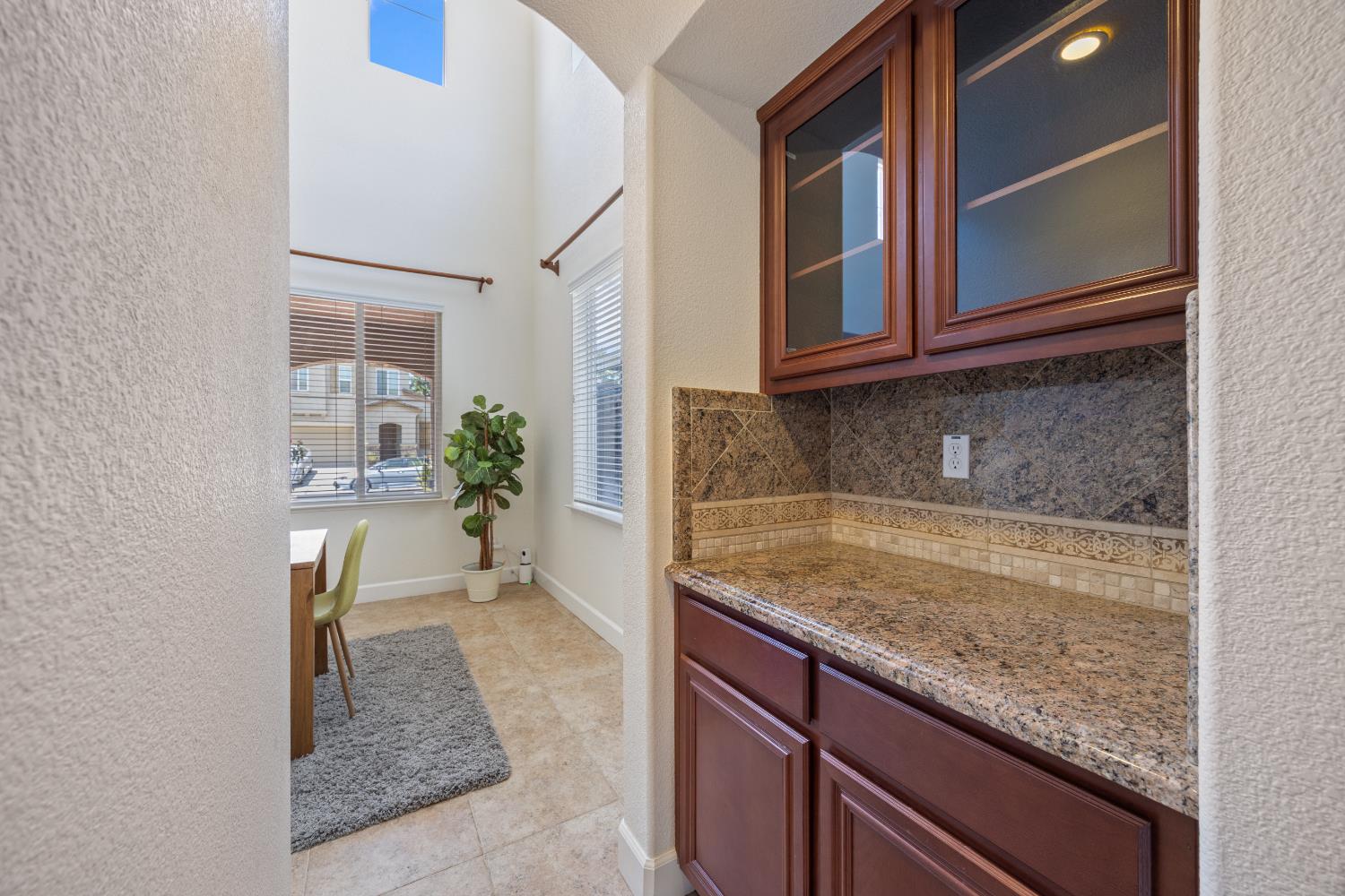 Detail Gallery Image 16 of 78 For 6904 Rio Tejo Way, Elk Grove,  CA 95757 - 5 Beds | 3 Baths
