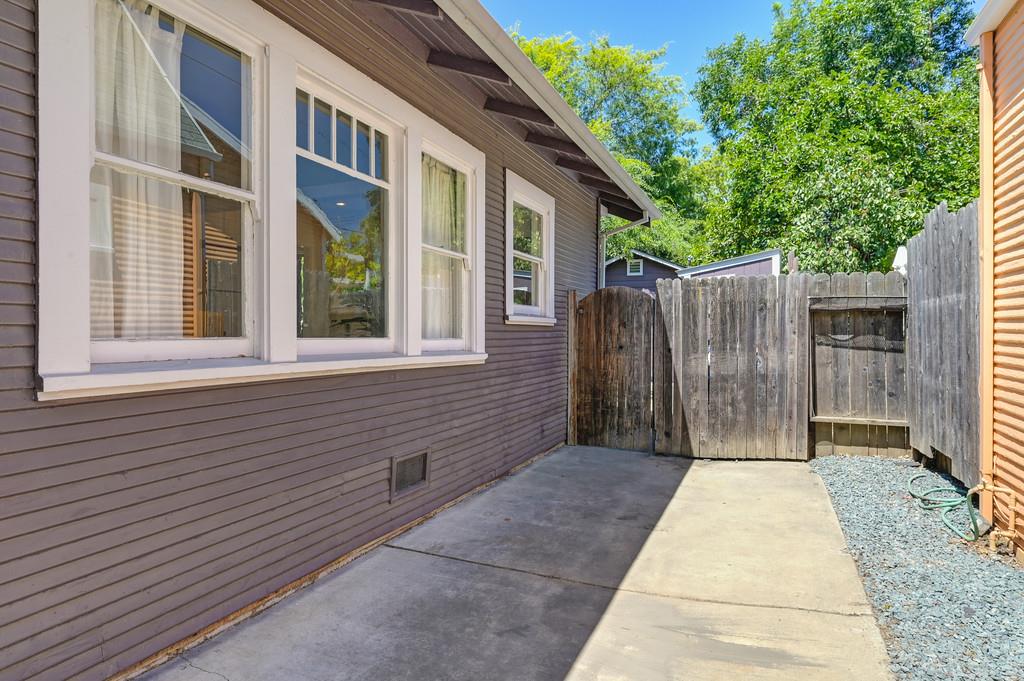 Detail Gallery Image 42 of 53 For 2232 Gerber Ave, Sacramento,  CA 95817 - 3 Beds | 2 Baths