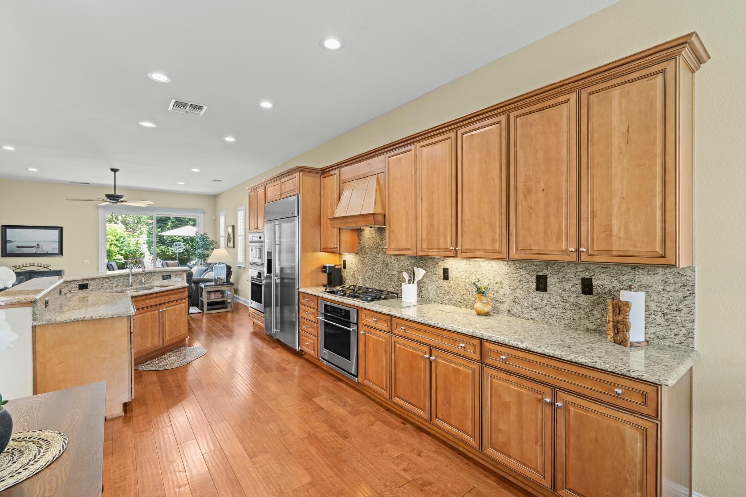 Detail Gallery Image 8 of 32 For 2016 Penstone Loop, Roseville,  CA 95747 - 3 Beds | 2 Baths
