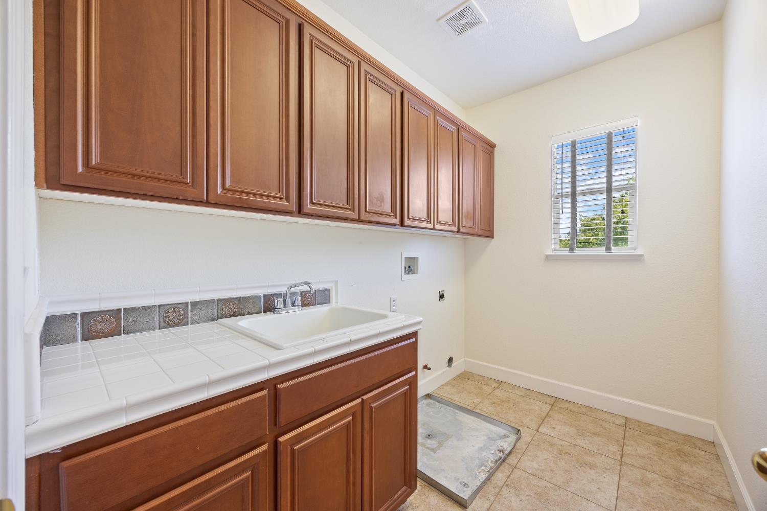 Detail Gallery Image 54 of 78 For 6904 Rio Tejo Way, Elk Grove,  CA 95757 - 5 Beds | 3 Baths