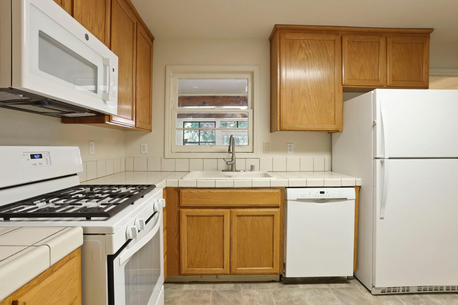 Detail Gallery Image 13 of 60 For 503 E Essex St, Stockton,  CA 95204 - 4 Beds | 2 Baths