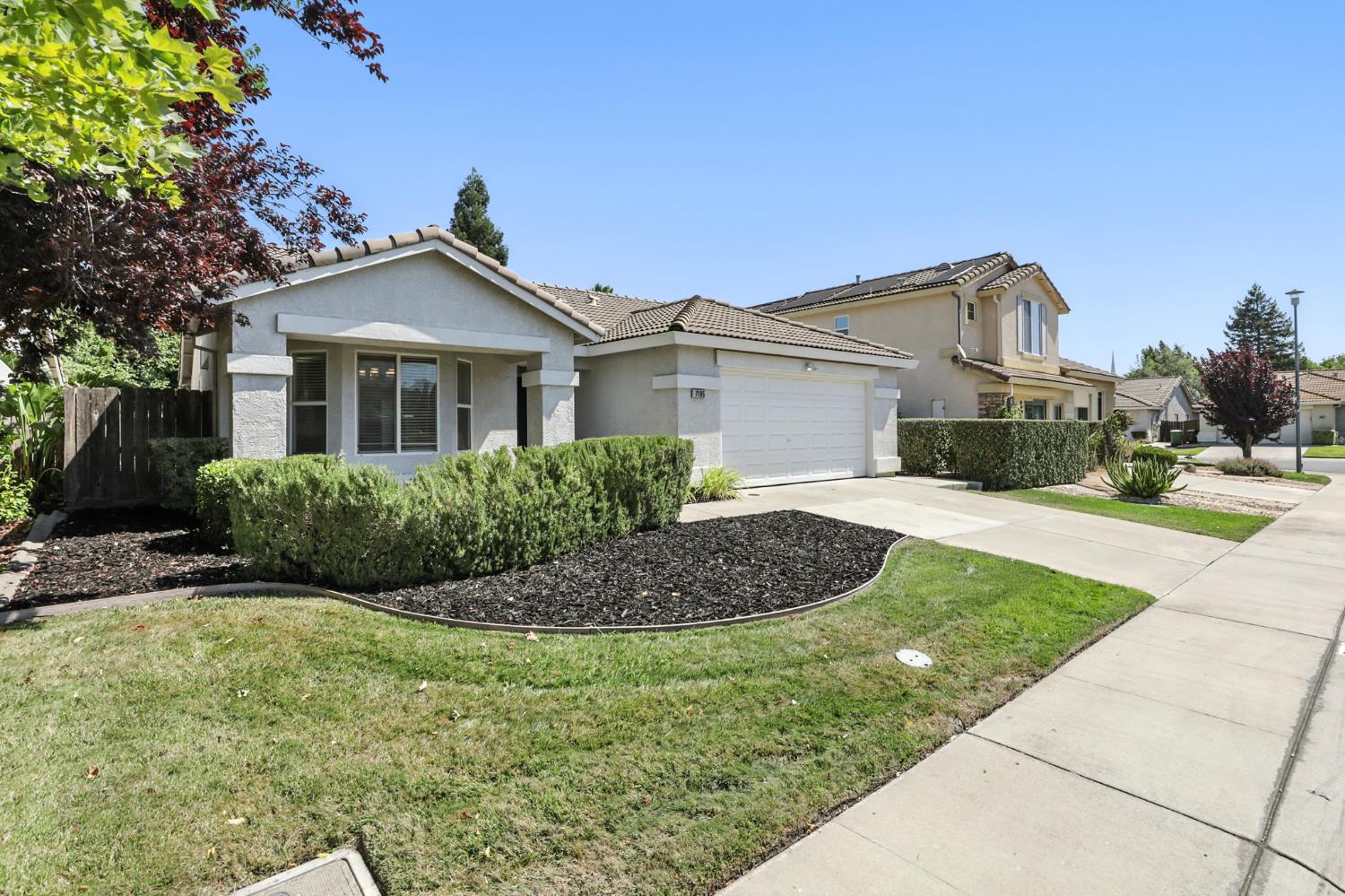 Detail Gallery Image 3 of 31 For 7105 Prazzo Way, Elk Grove,  CA 95757 - 3 Beds | 2 Baths