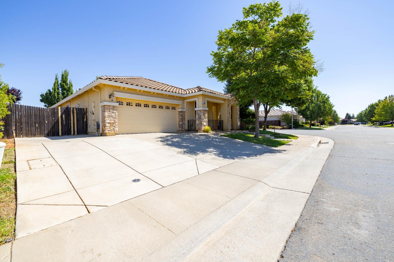 Detail Gallery Image 2 of 66 For 12241 Conservancy Way, Rancho Cordova,  CA 95742 - 3 Beds | 2 Baths