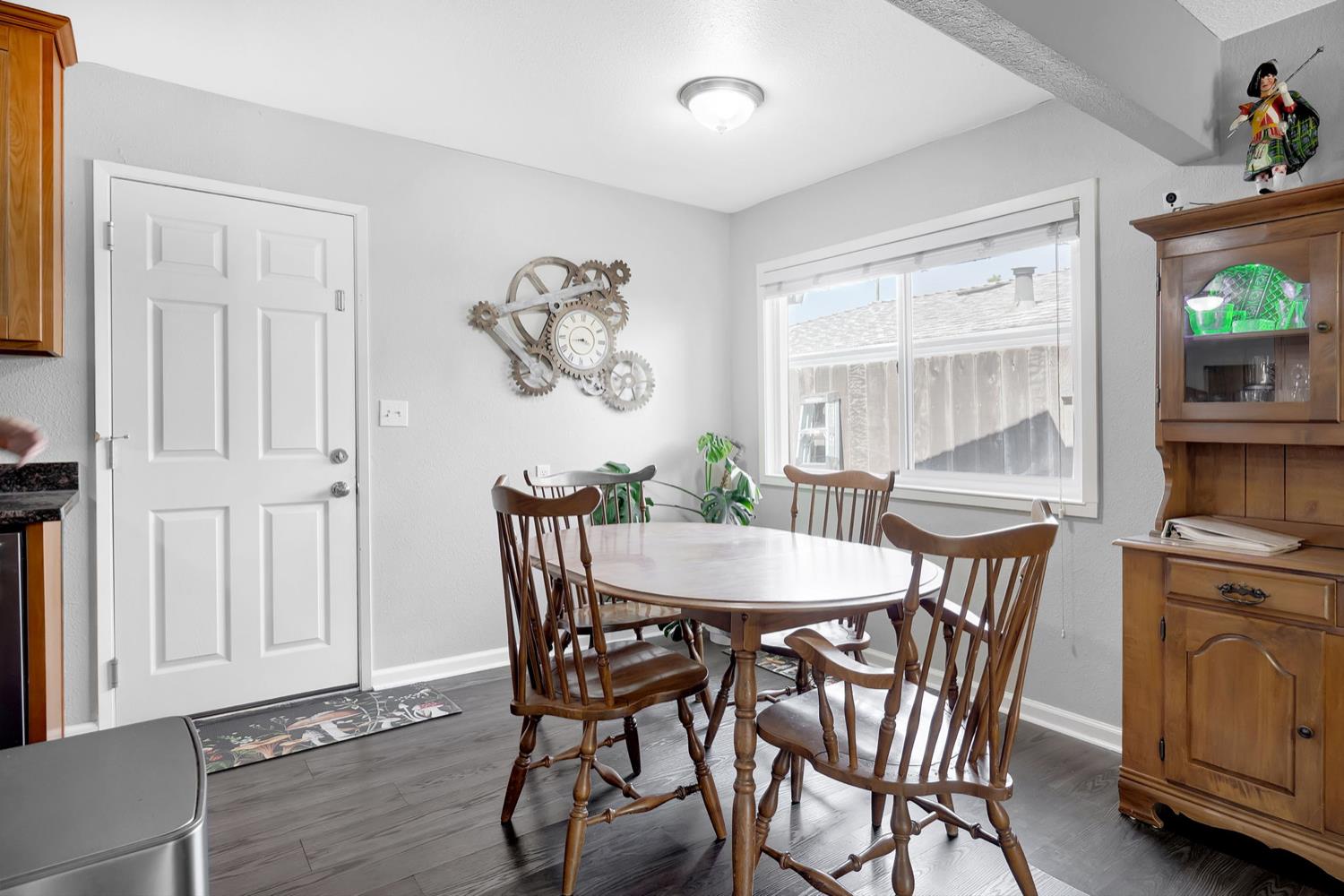 Detail Gallery Image 2 of 19 For 143 W Woodland Ave, Woodland,  CA 95695 - 3 Beds | 1 Baths