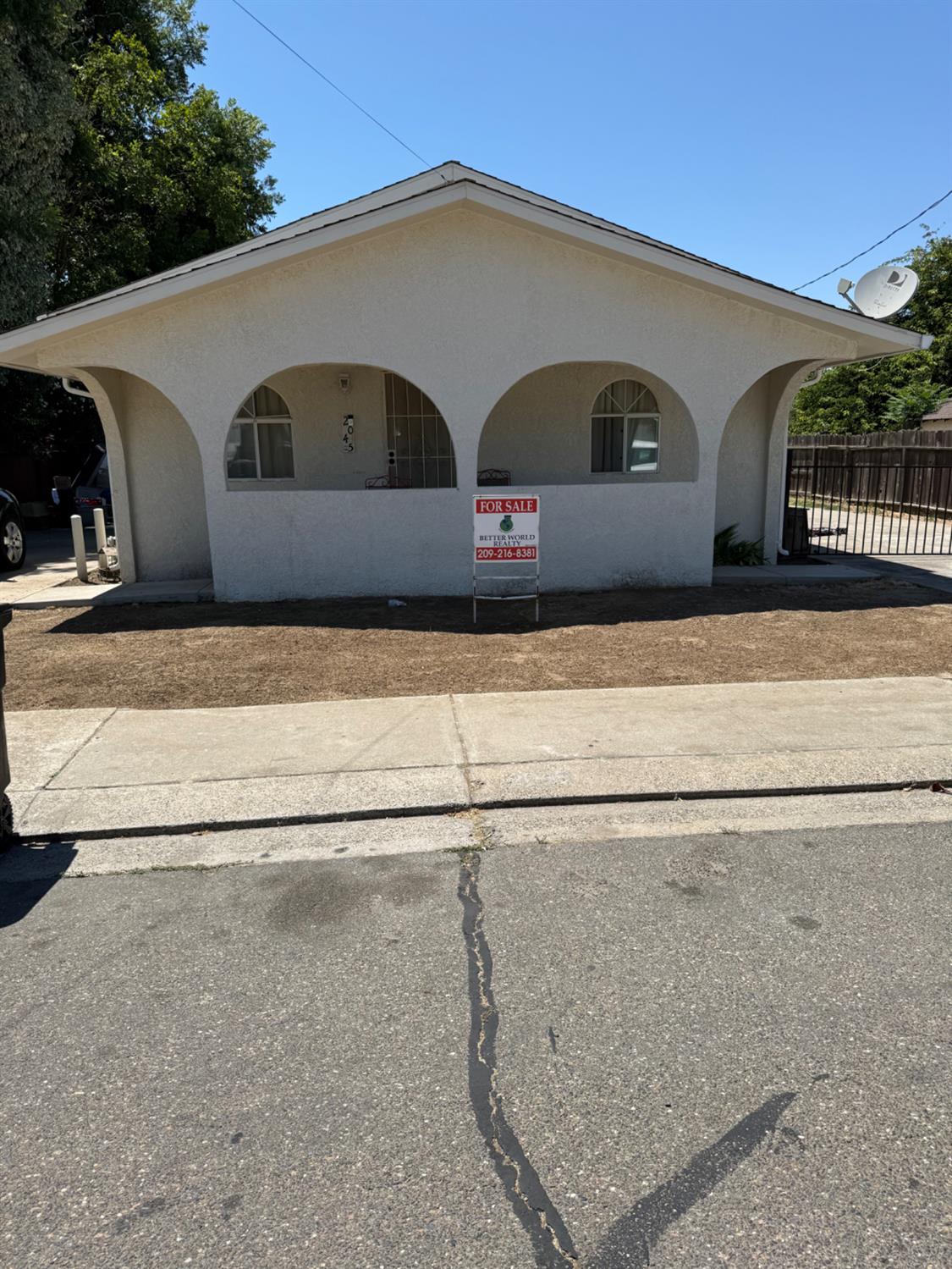 Detail Gallery Image 1 of 10 For 2045 3rd, Hughson,  CA 95326 - 2 Beds | 1 Baths