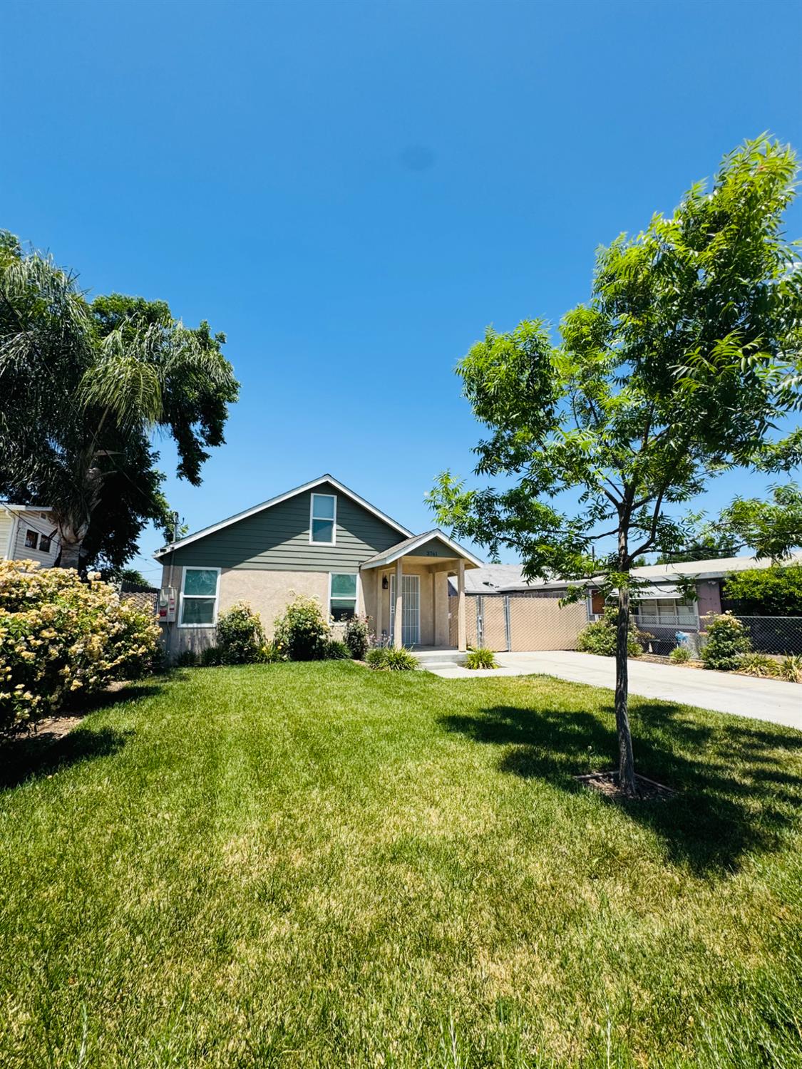 Detail Gallery Image 2 of 43 For 3761 Arizona Ave, Riverbank,  CA 95367 - 3 Beds | 2 Baths