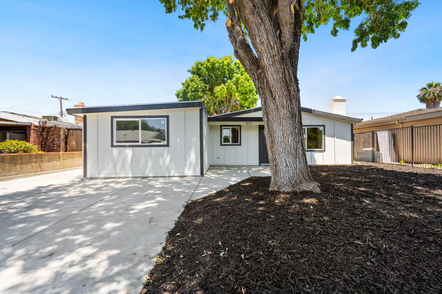 Detail Gallery Image 1 of 23 For 3889 32nd, Sacramento,  CA 95824 - 3 Beds | 2 Baths