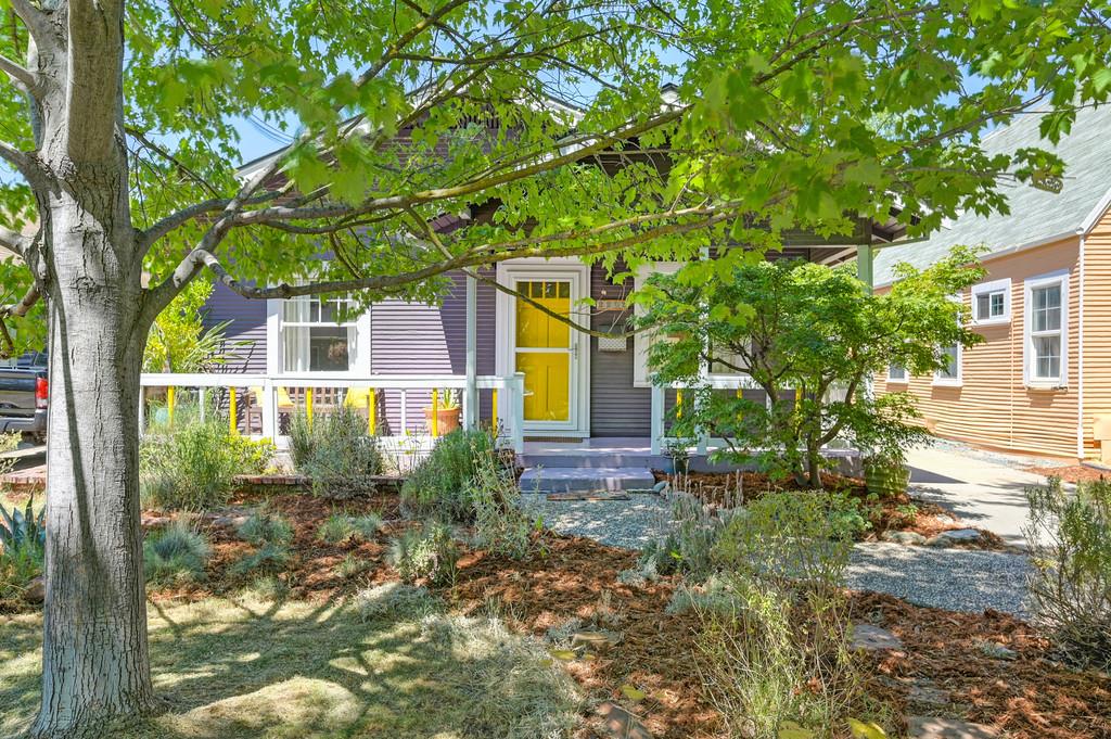 Detail Gallery Image 7 of 53 For 2232 Gerber Ave, Sacramento,  CA 95817 - 3 Beds | 2 Baths