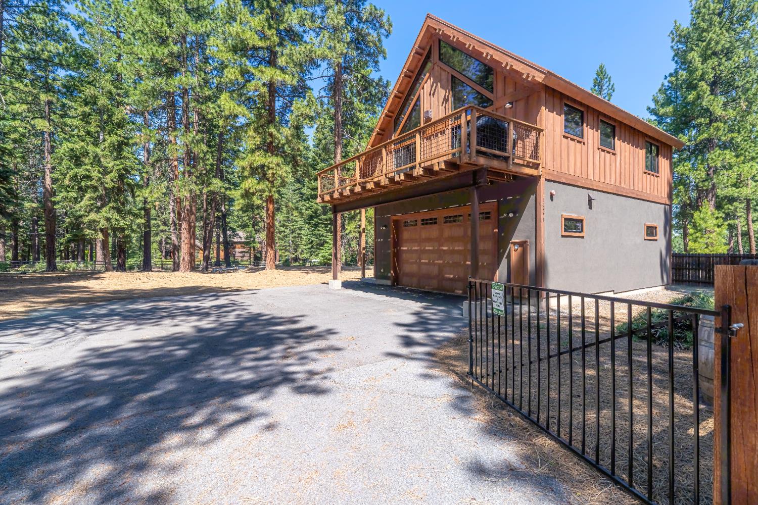 Detail Gallery Image 1 of 47 For 10854 Royal Crest Dr, Truckee,  CA 96161 - 2 Beds | 1/1 Baths
