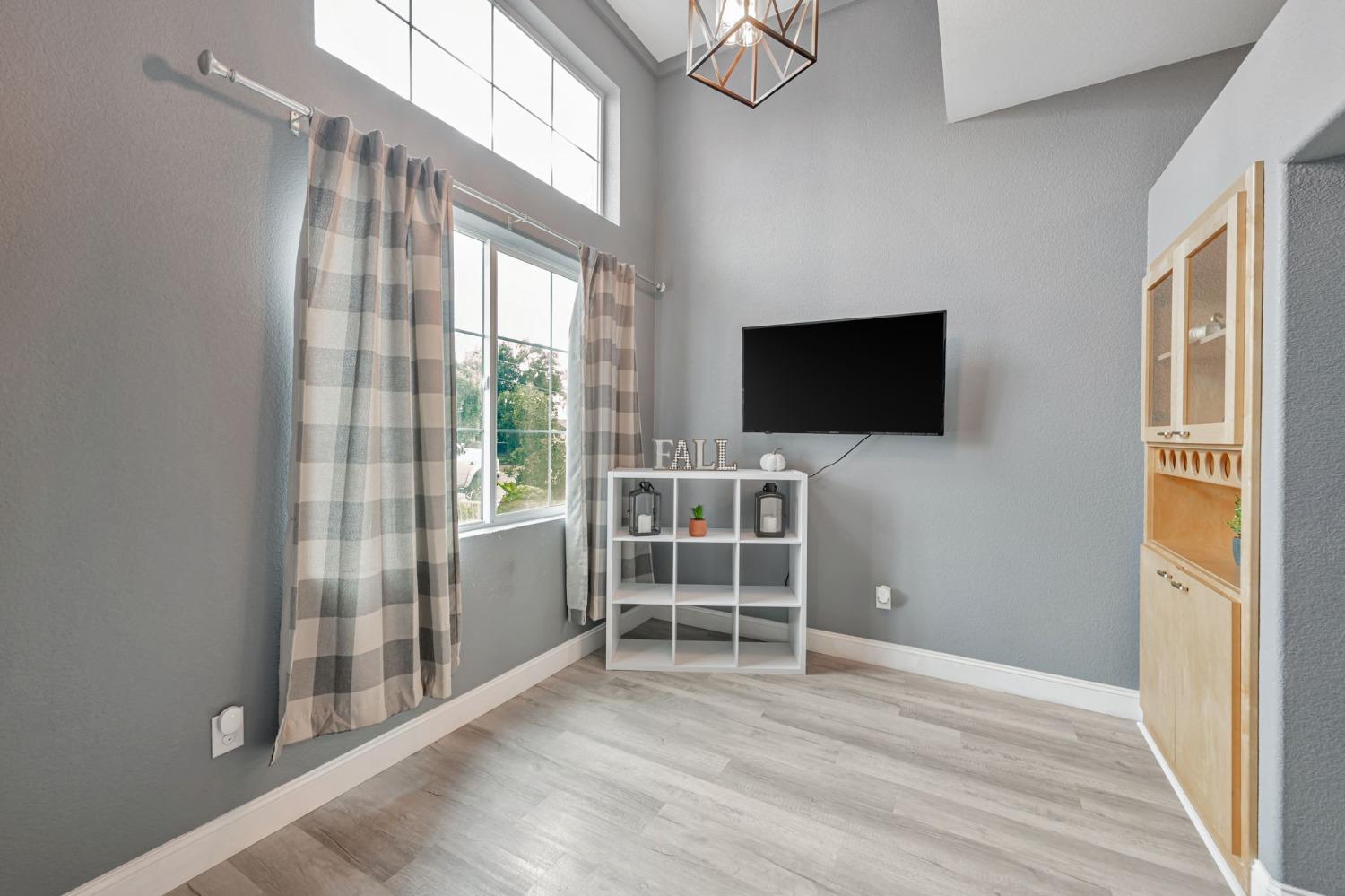Detail Gallery Image 17 of 46 For 9065 Robbins Rd, Sacramento,  CA 95829 - 4 Beds | 2/1 Baths