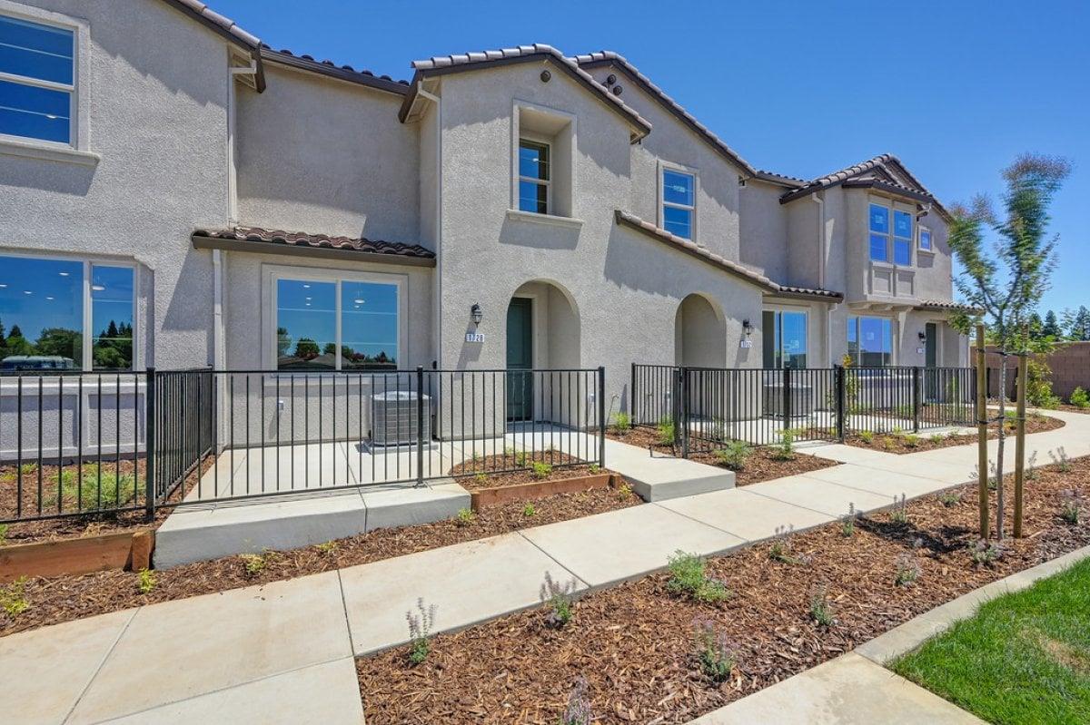Detail Gallery Image 3 of 27 For 1828 Snowy White Pl #52,  Lincoln,  CA 95648 - 3 Beds | 2/1 Baths