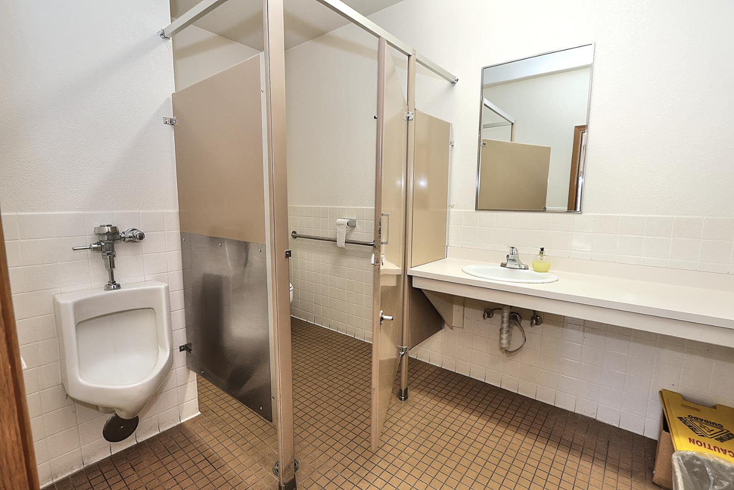 Detail Gallery Image 20 of 51 For 1601 Executive Ct, Sacramento,  CA 95864 - – Beds | – Baths