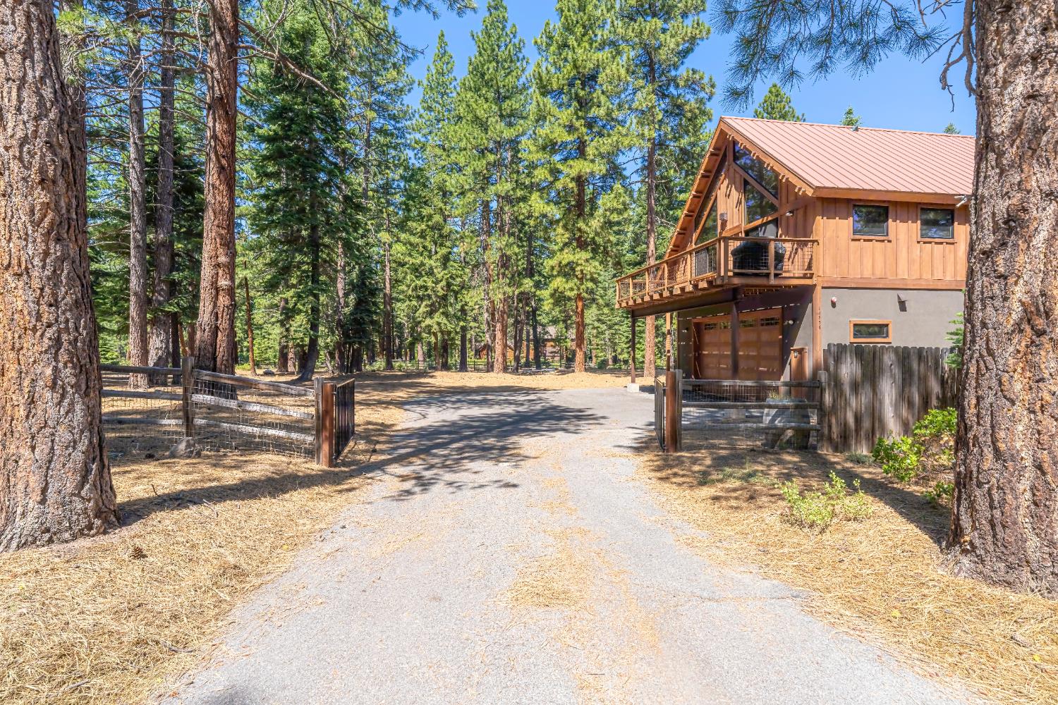 Detail Gallery Image 2 of 47 For 10854 Royal Crest Dr, Truckee,  CA 96161 - 2 Beds | 1/1 Baths